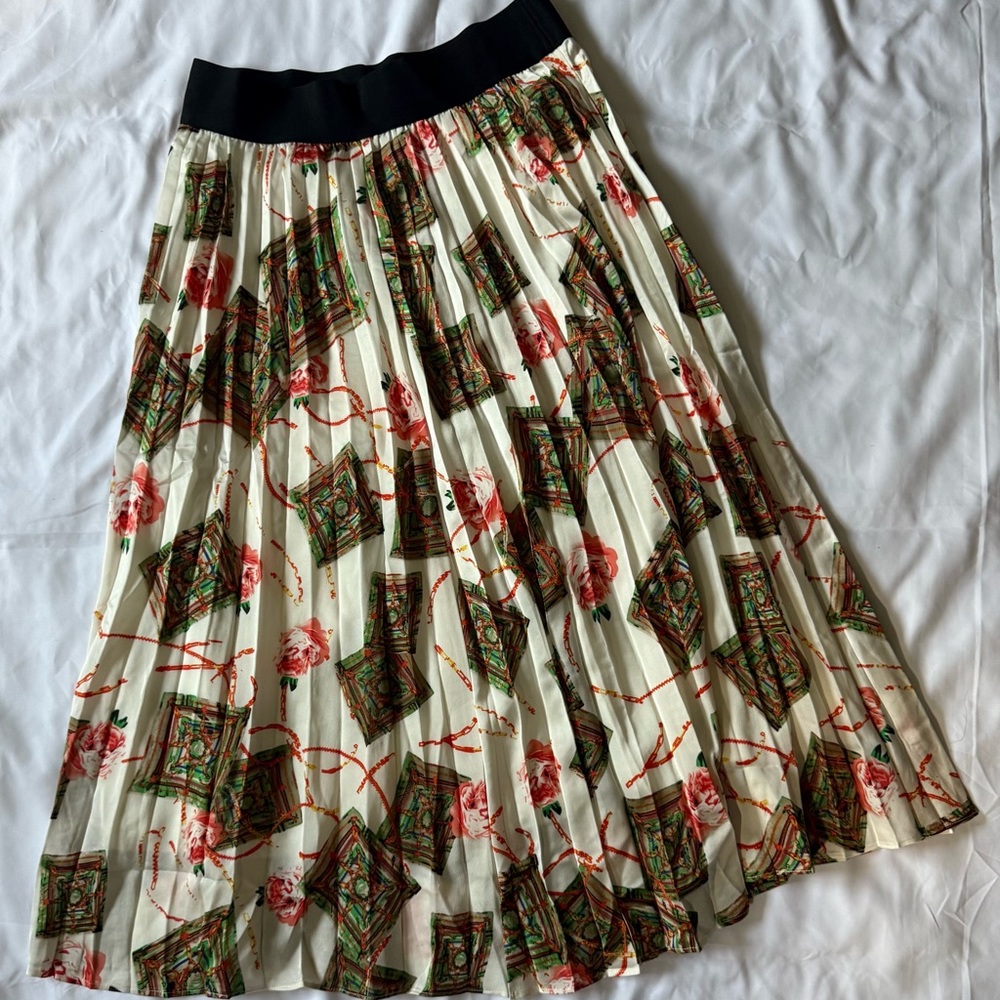 Reveuse Pleated Skirt